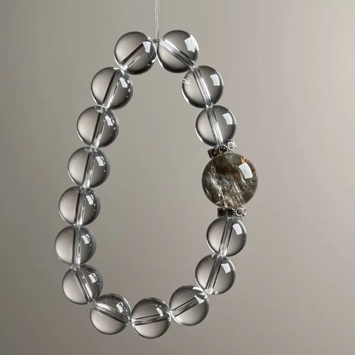 Natural White Crystal Round Bead 10mm Bracelet, Women's Light Luxury Fashion Bracelet. 
Natural White Crystal Round Bead 10mm Bracelet, Women's Light Luxury Fashion Bracelet.