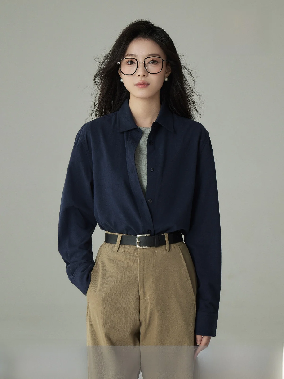 Classic Blue Long Sleeve Shirt Women's Spring Autumn Commute Design Slimming Layering Business Casual Straight Cut V-Neck
Classic Blue Long Sleeve Shirt Women's Spring Autumn Commute Design Slimming Layering Business Casual Straight Cut V-Neck