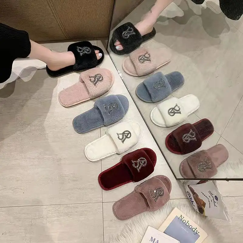 Foreign Trade New Rhinestone Fluffy Slippers Women's Indoor Home Bright Diamond Warm Fashion Open Cotton Slippers
Foreign Trade New Rhinestone Fluffy Slippers Women's Indoor Home Bright Diamond Warm Fashion Open Cotton Slippers