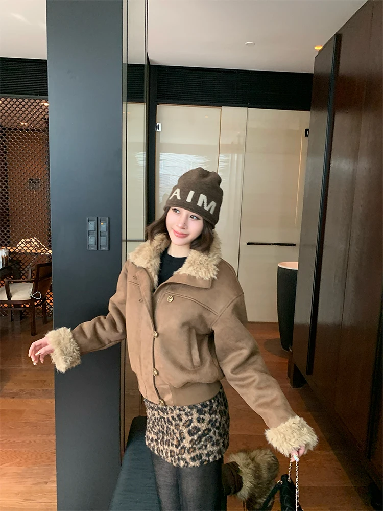 Ana Phora Suede Fur Collar Jaet Thi Warm Coffee Color Retro Sle Women's ort Coat Polyester Fiber Long Sve Button C...
Ana Phora Suede Fur Collar Jaet Thi Warm Coffee Color Retro Sle Women's ort Coat Polyester Fiber Long Sve Button C...