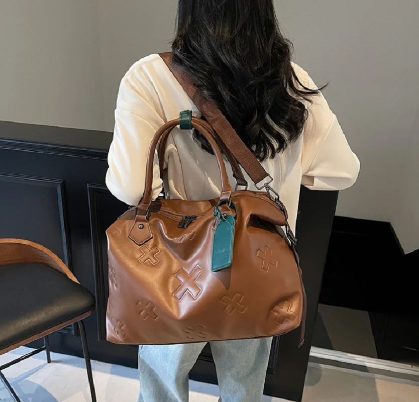 Лидер продаж, мужские и женские модные роскошные большие вместительные мягкие кожаные дорожные сумки, спортивные сумки для фитнеса, сумки на плечо с двойной молнией
Лидер продаж, мужские и женские модные роскошные большие вместительные мягкие кожаные дорожные сумки, спортивные сумки для фитнеса, сумки на плечо с двойной молнией