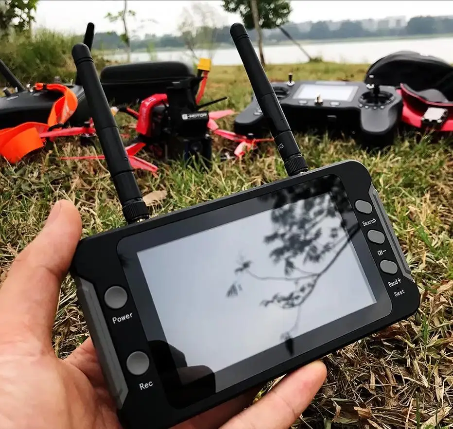 5.8G FPV Monitor With DVR 40CH 4.3 Inch LCD Display 16:9 NTSC/PAL Built-in battery Auto Search Video Record For RC FPV Drone
5.8G FPV Monitor With DVR 40CH 4.3 Inch LCD Display 16:9 NTSC/PAL Built-in battery Auto Search Video Record For RC FPV Drone