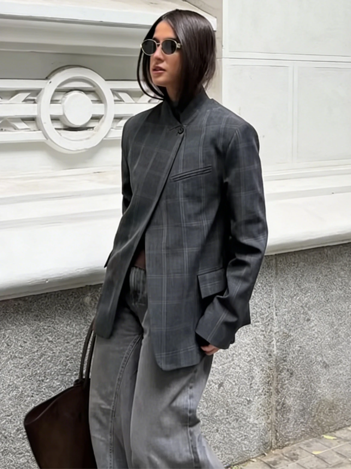 Офисный женский элегантный клетчатый пиджак нестандартной формы, женский повседневный пиджак с воротником-стойкой на одной пуговице, 2026, новая женская верхняя одежда для поездок на работу
Офисный женский элегантный клетчатый пиджак нестандартной формы, женский повседневный пиджак с воротником-стойкой на одной пуговице, 2026, новая женская верхняя одежда для поездок на работу