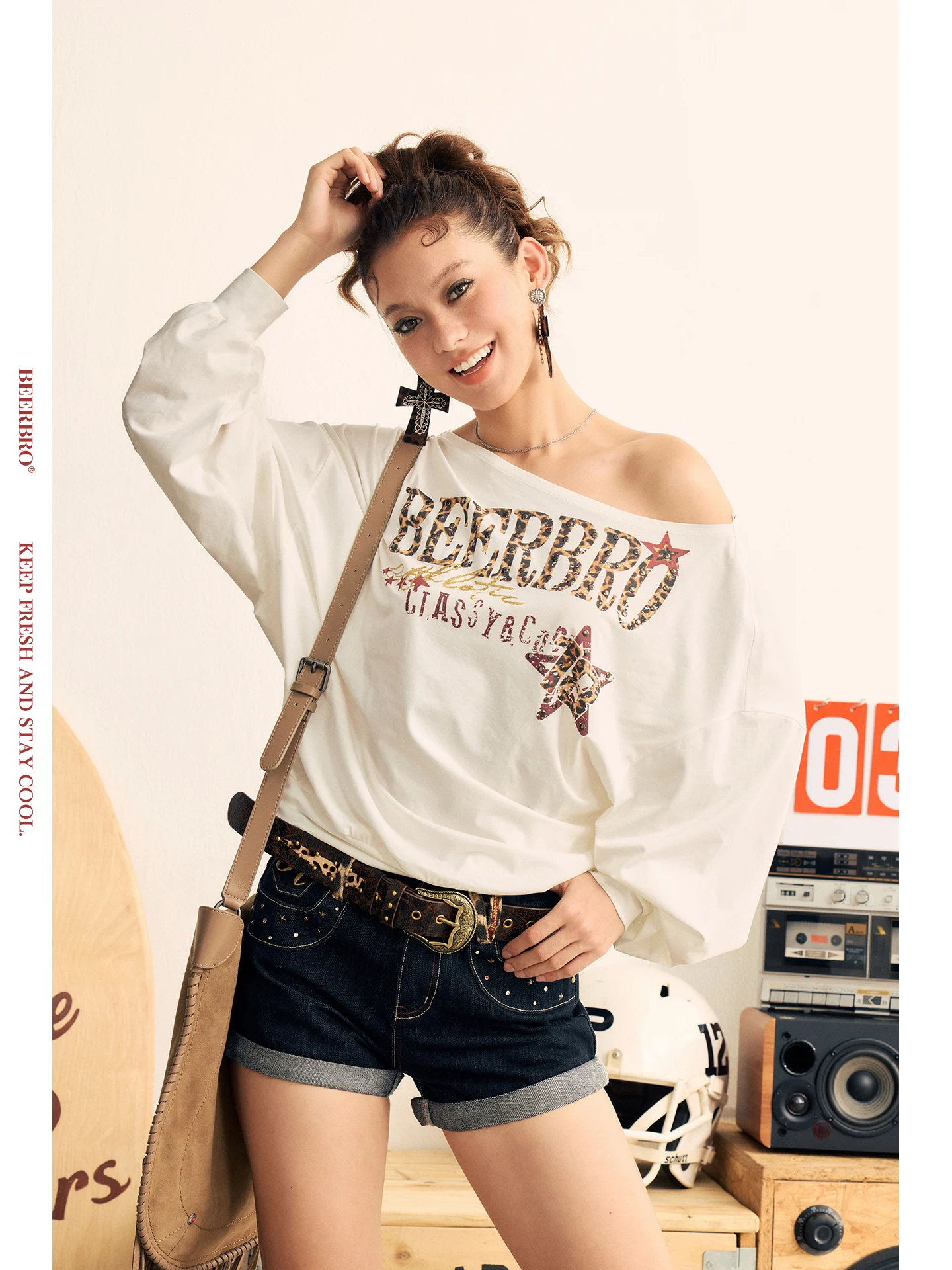BeerBro Mod Soft Skin-Friendly One-oulder Spicy Girl White Print Sweatirt Music Festival Celebration Street Sle
BeerBro Mod Soft Skin-Friendly One-oulder Spicy Girl White Print Sweatirt Music Festival Celebration Street Sle