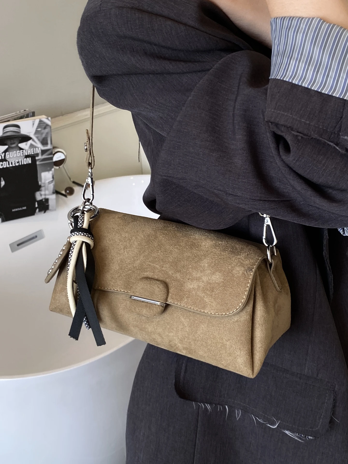 Matte Retro Women's Crossbody Bag Autumn Winter New Small Design Single oulder Satchel ular INS Pillow Bag Casual Simple...
Matte Retro Women's Crossbody Bag Autumn Winter New Small Design Single oulder Satchel ular INS Pillow Bag Casual Simple...