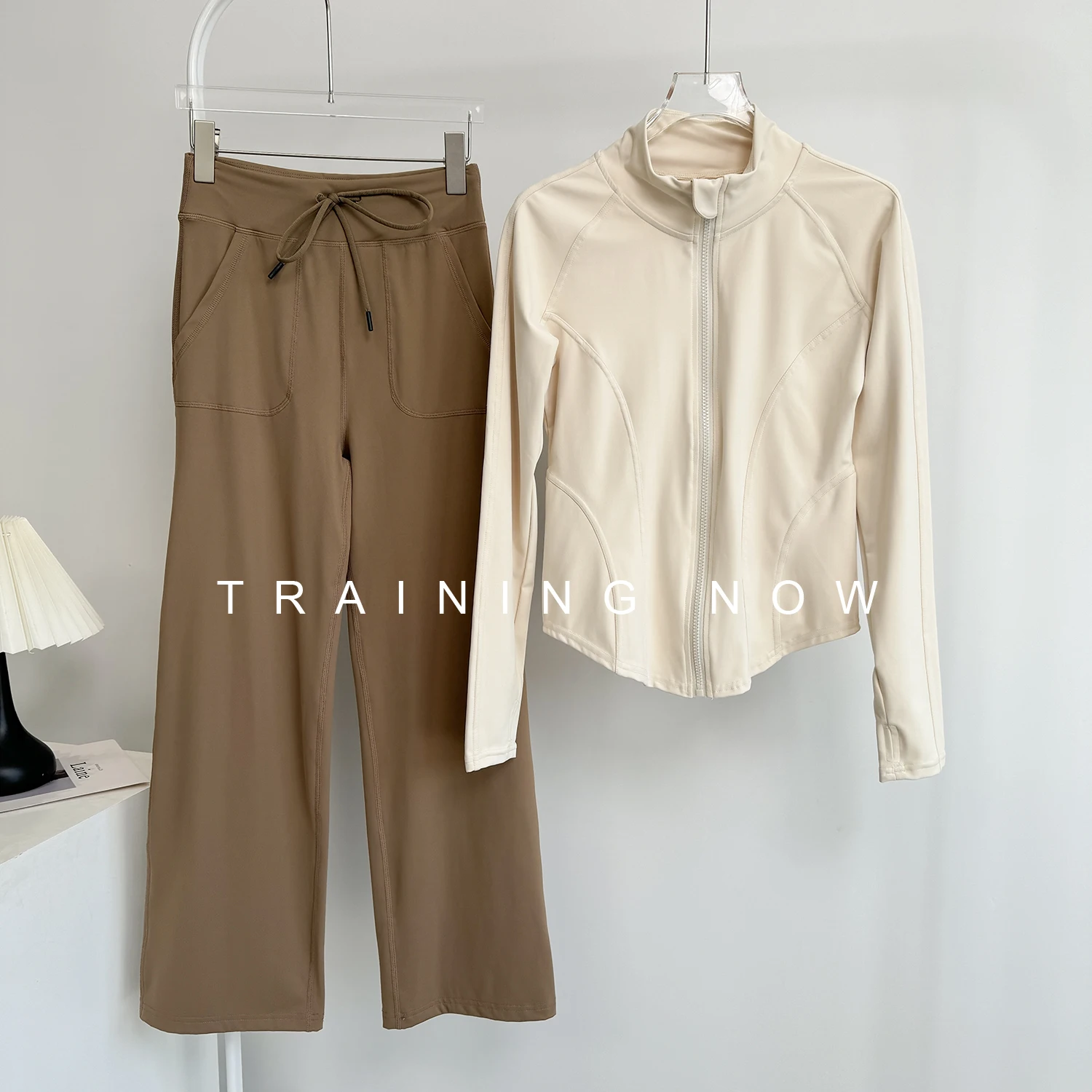 Morning running suit women's autumn and winter slimming gym sports cardigan jacket high waist slimming yoga straight trousers
Morning running suit women's autumn and winter slimming gym sports cardigan jacket high waist slimming yoga straight trousers