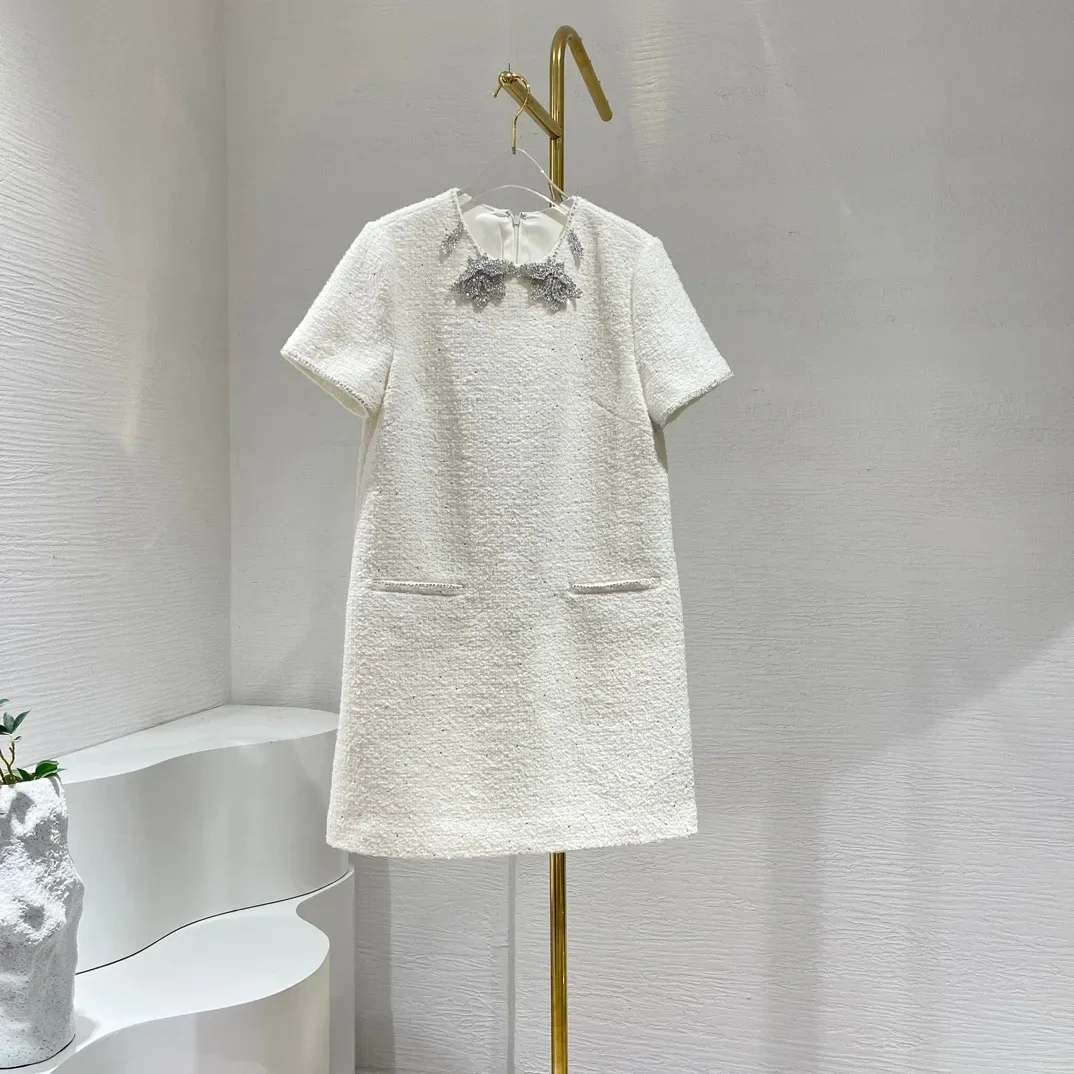 High Quality 2024 New White Short Sleeve Tweed Sequined Flowers Straight Mini Dress
High Quality 2024 New White Short Sleeve Tweed Sequined Flowers Straight Mini Dress