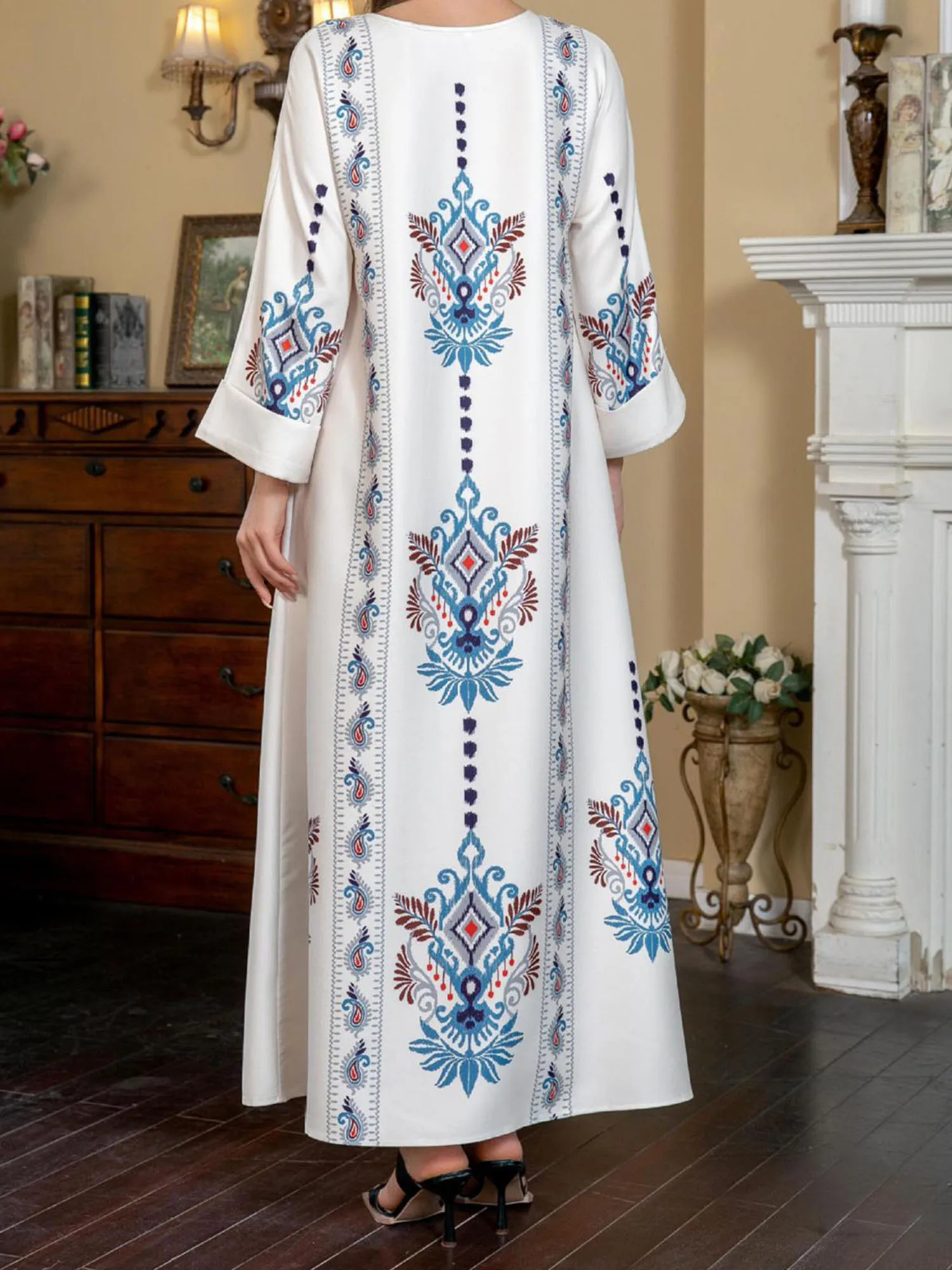 Женское элегантное платье макси с цветочным принтом и длинным рукавом, круглым вырезом, свободное платье-кафтан в арабском стиле на осень
Женское элегантное платье макси с цветочным принтом и длинным рукавом, круглым вырезом, свободное платье-кафтан в арабском стиле на осень