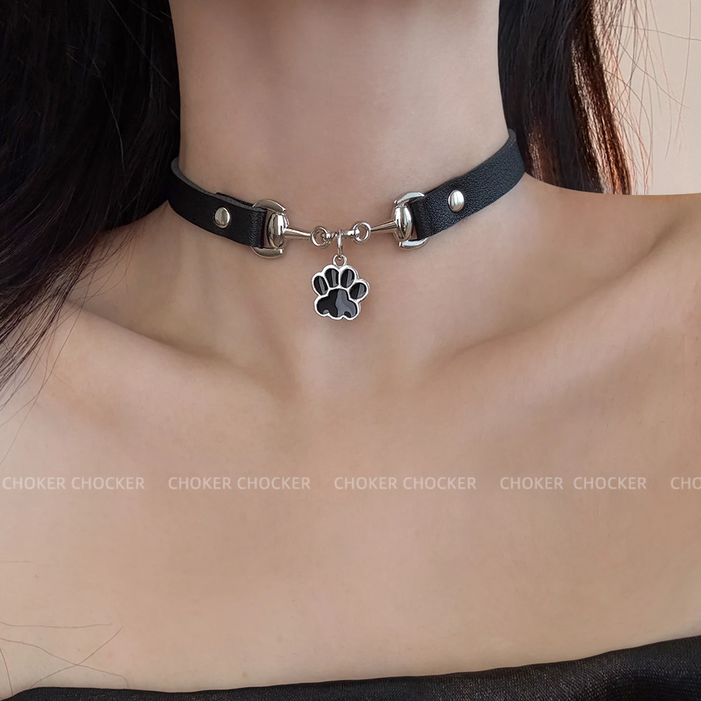 Women's PU Leather Choker Necklace Cat Paw & Bone Pendant Collar Fashion Clavicle Chain for Girls
Women's PU Leather Choker Necklace Cat Paw & Bone Pendant Collar Fashion Clavicle Chain for Girls