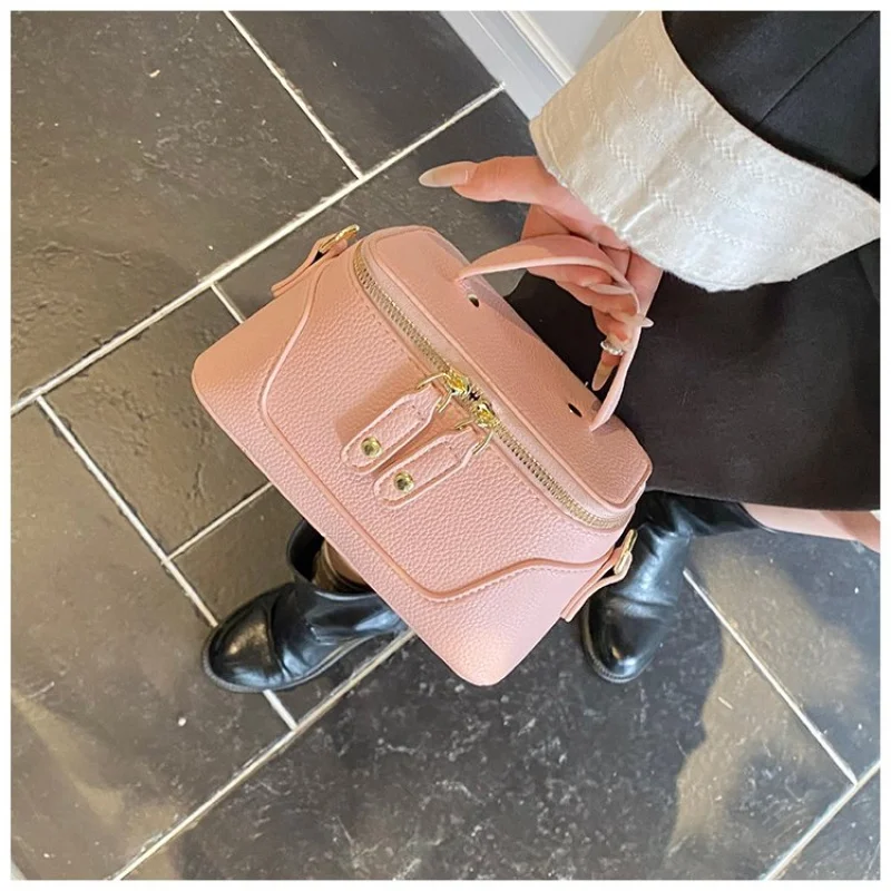 Fashionable Women's Leather Crossbody Bag Tote Shoulder By Famous Designer Luxury Brand Popular Classic Elegant
Fashionable Women's Leather Crossbody Bag Tote Shoulder By Famous Designer Luxury Brand Popular Classic Elegant