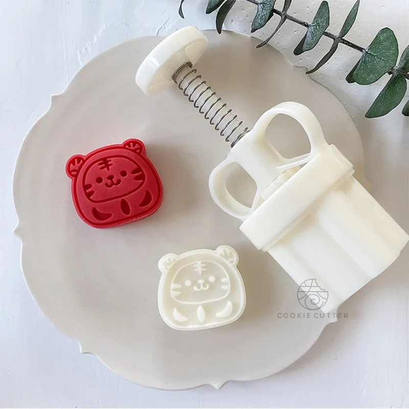 2pcs Set Cartoon Tiger Mooncake Mold Baking Mold Pastry Dessert Spring Festival Cake Decoration Tools 50g Hand Pressure Animal
2pcs Set Cartoon Tiger Mooncake Mold Baking Mold Pastry Dessert Spring Festival Cake Decoration Tools 50g Hand Pressure Animal