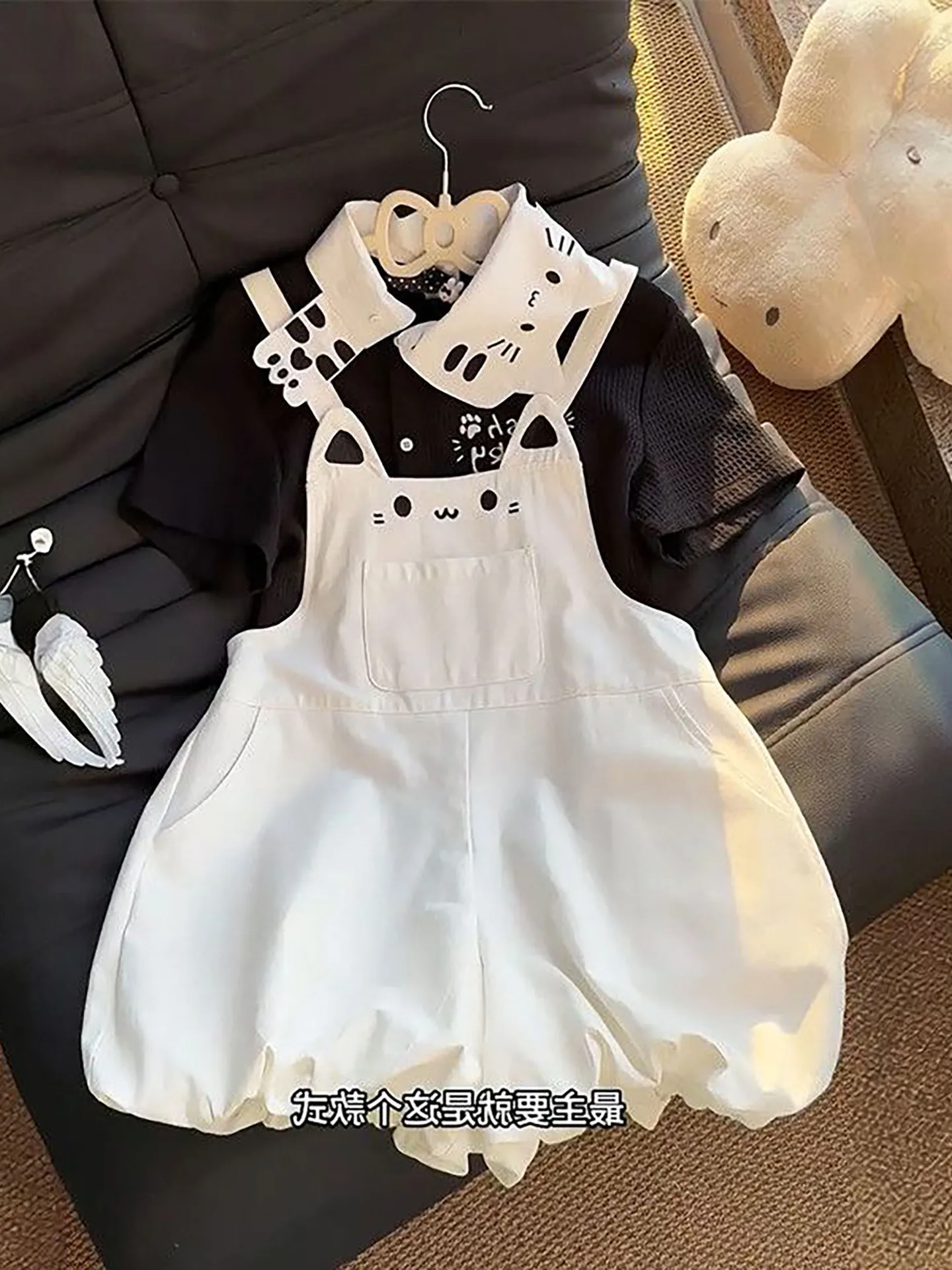 Cute Black Collar Top And White Pleated Shorts Two Piece Set Summer Fashion Women's Clothing Short Sleeve Flip Collar Suit
Cute Black Collar Top And White Pleated Shorts Two Piece Set Summer Fashion Women's Clothing Short Sleeve Flip Collar Suit