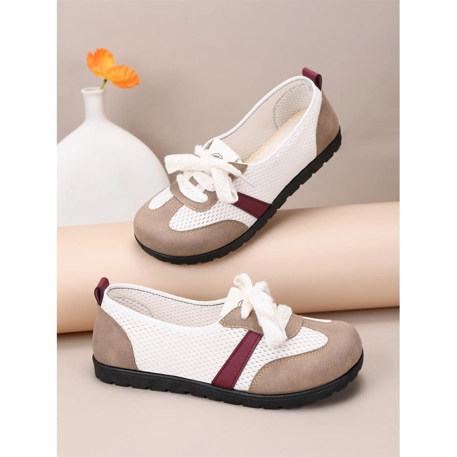 Women's Summer Thin Breathable Deqin Shoes Beijing Old Style Flat Bottom Slip-On Fashion Casual Sneakers Comfortable Mom Shoes
Women's Summer Thin Breathable Deqin Shoes Beijing Old Style Flat Bottom Slip-On Fashion Casual Sneakers Comfortable Mom Shoes