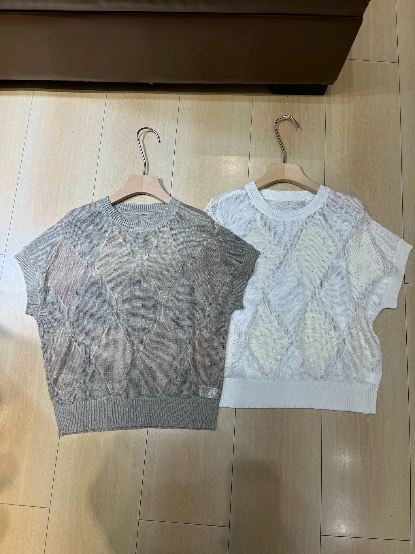 Elegant Sheer Hollow Knit Blouse Ladies Diamond Rhombus Rhinestone Cap Sleeve Round Neck Light Summer Top
Elegant Sheer Hollow Knit Blouse Ladies Diamond Rhombus Rhinestone Cap Sleeve Round Neck Light Summer Top