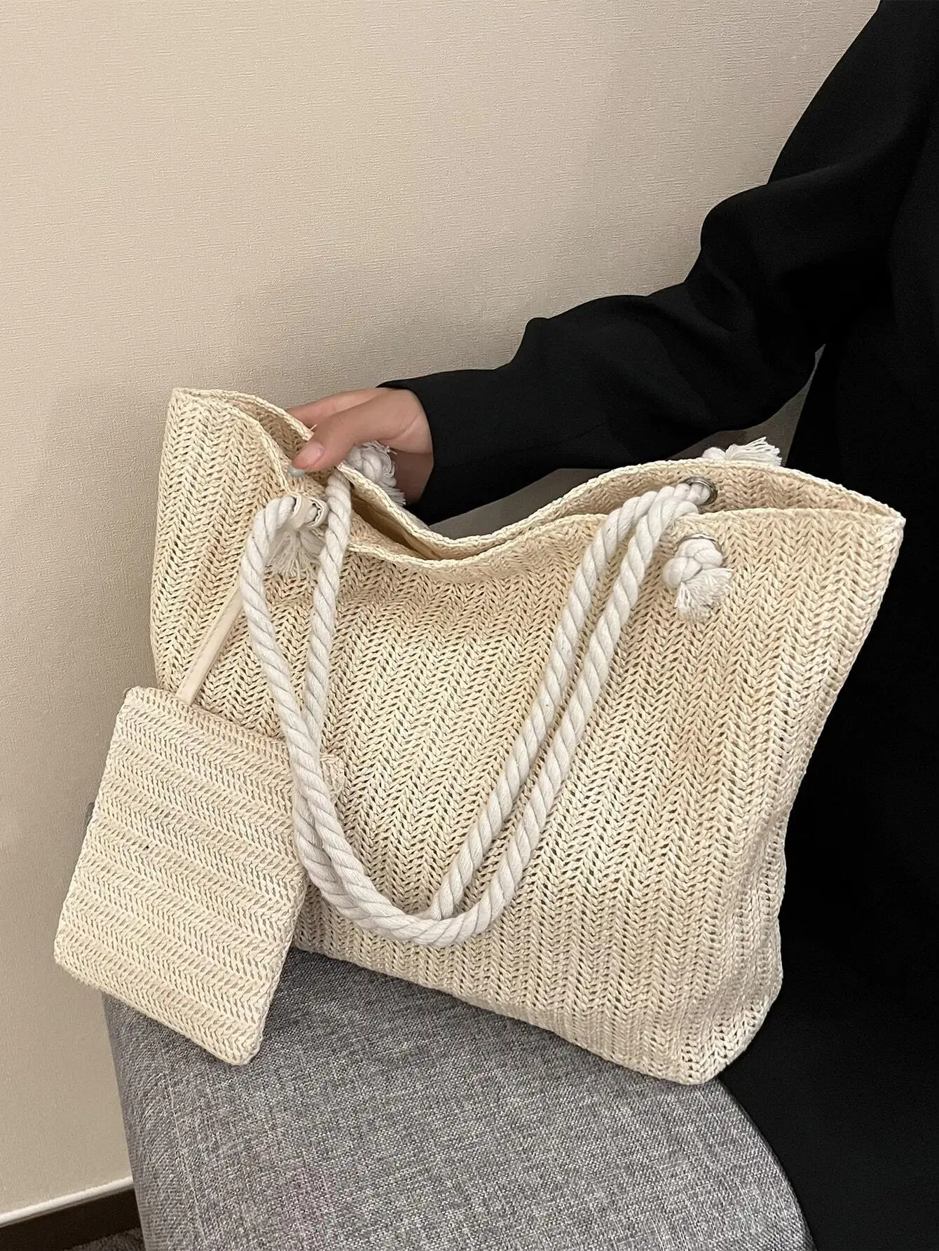 Beige Woven Straw Tote with Rope Handles and Matching Coin Purse
Beige Woven Straw Tote with Rope Handles and Matching Coin Purse