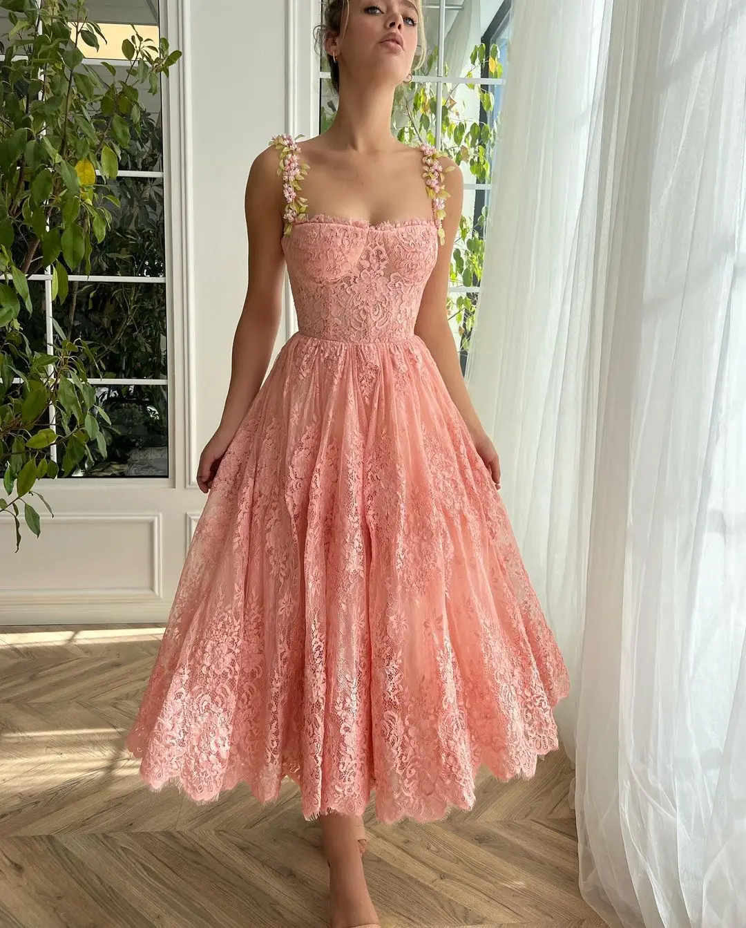 Sapmae Scalloped Neckline Flower Embroidery Tea-length Lace Up Elegant For Women Cocktail Prom Evenning Formal Party Dress
Sapmae Scalloped Neckline Flower Embroidery Tea-length Lace Up Elegant For Women Cocktail Prom Evenning Formal Party Dress