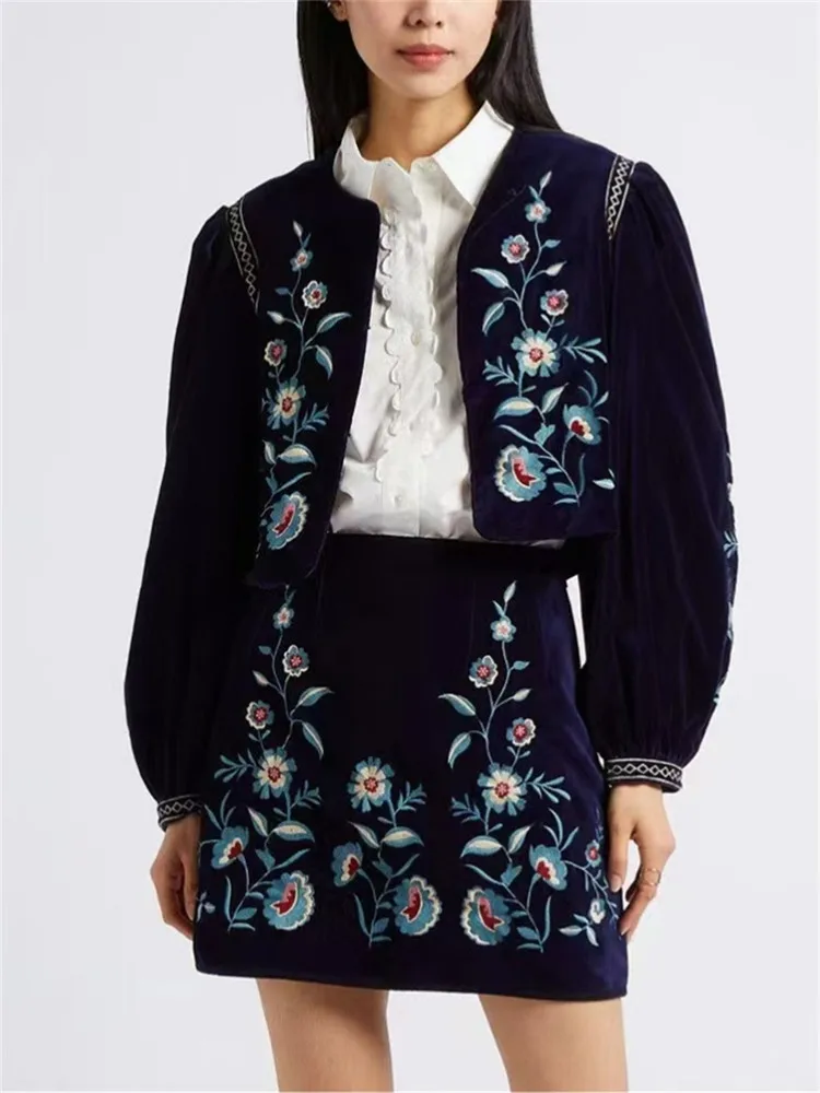 Женский бархатный костюм с цветочной вышивкой, мини-юбка или короткое пальто с рукавами-фонариками и круглым вырезом, женский винтажный комплект, осень 2024, осень 
Женский бархатный костюм с цветочной вышивкой, мини-юбка или короткое пальто с рукавами-фонариками и круглым вырезом, женский винтажный комплект, осень 2024, осень
