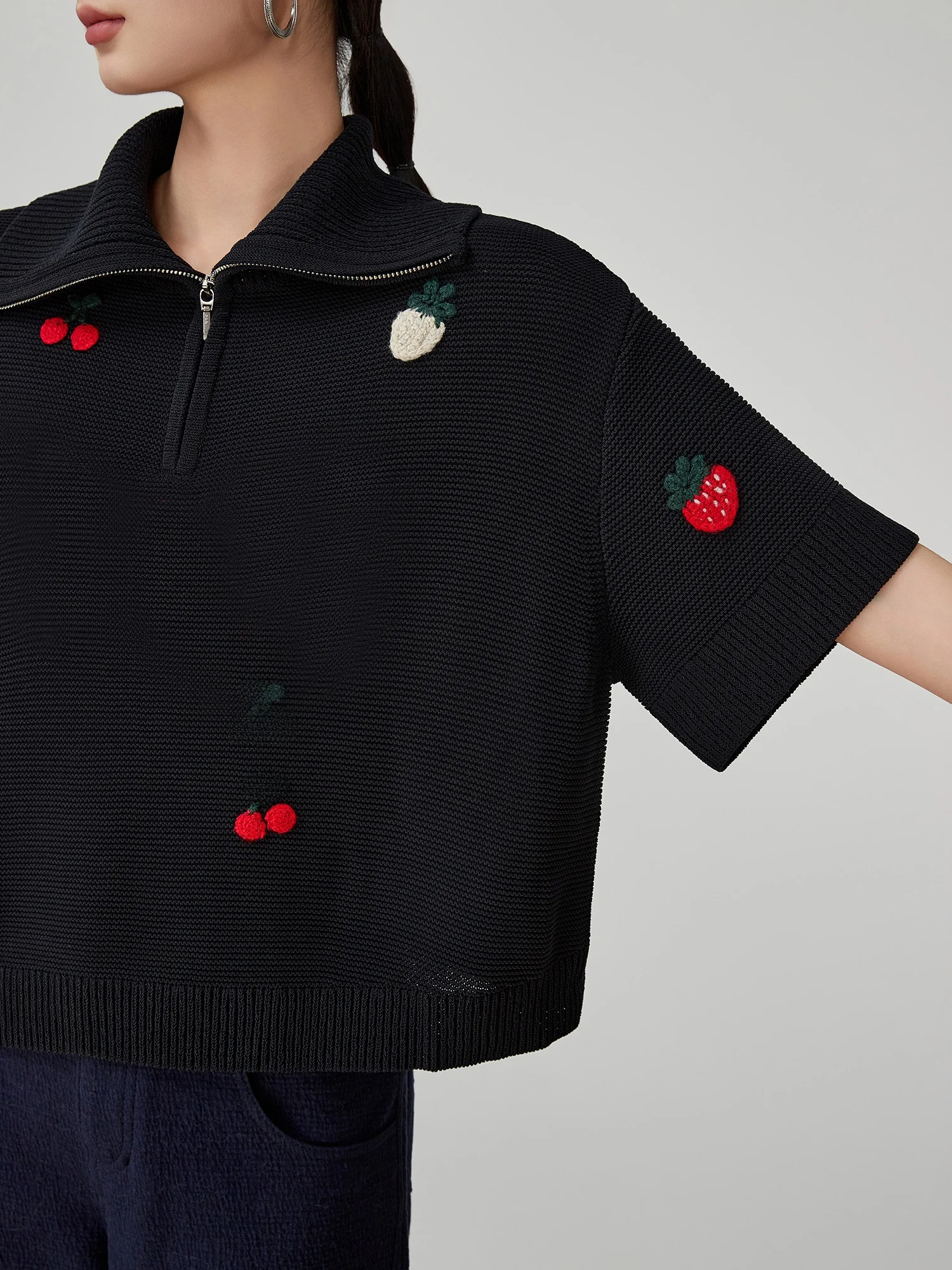 Женская повседневная универсальная свободная футболка с коротким рукавом, крупным воротником и вязаным цветочным узором Bla Cherry Stberry Hook Flower, весенний топ
Женская повседневная универсальная свободная футболка с коротким рукавом, крупным воротником и вязаным цветочным узором Bla Cherry Stberry Hook Flower, весенний топ