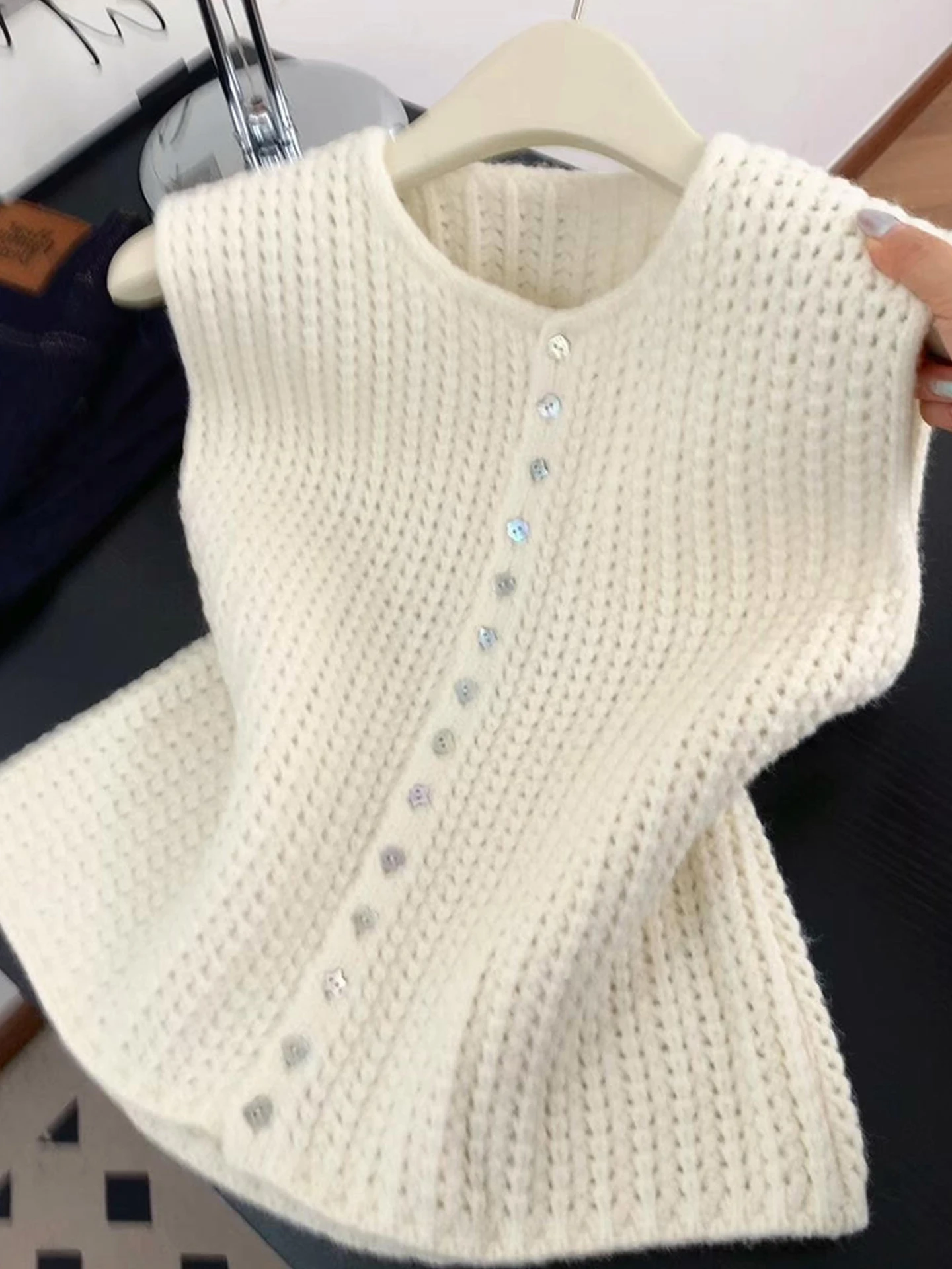 Pure Color round Ne Knitted Vest Women's Single Button Svel Cardigan Sle Faionable Commute ential New Arrival
Pure Color round Ne Knitted Vest Women's Single Button Svel Cardigan Sle Faionable Commute ential New Arrival