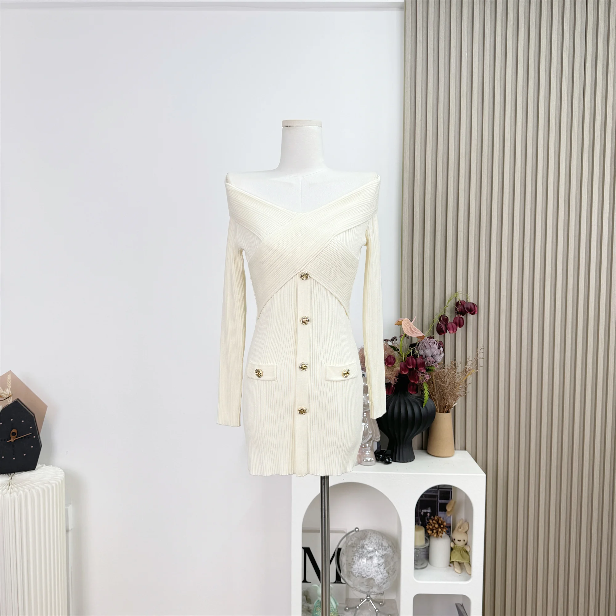 Дизайнерское осенне-весеннее вязаное платье с длинными рукавами, женское сексуальное однобортное трикотажное платье-свитер с v-образным вырезом и пуговицами F380
Дизайнерское осенне-весеннее вязаное платье с длинными рукавами, женское сексуальное однобортное трикотажное платье-свитер с v-образным вырезом и пуговицами F380