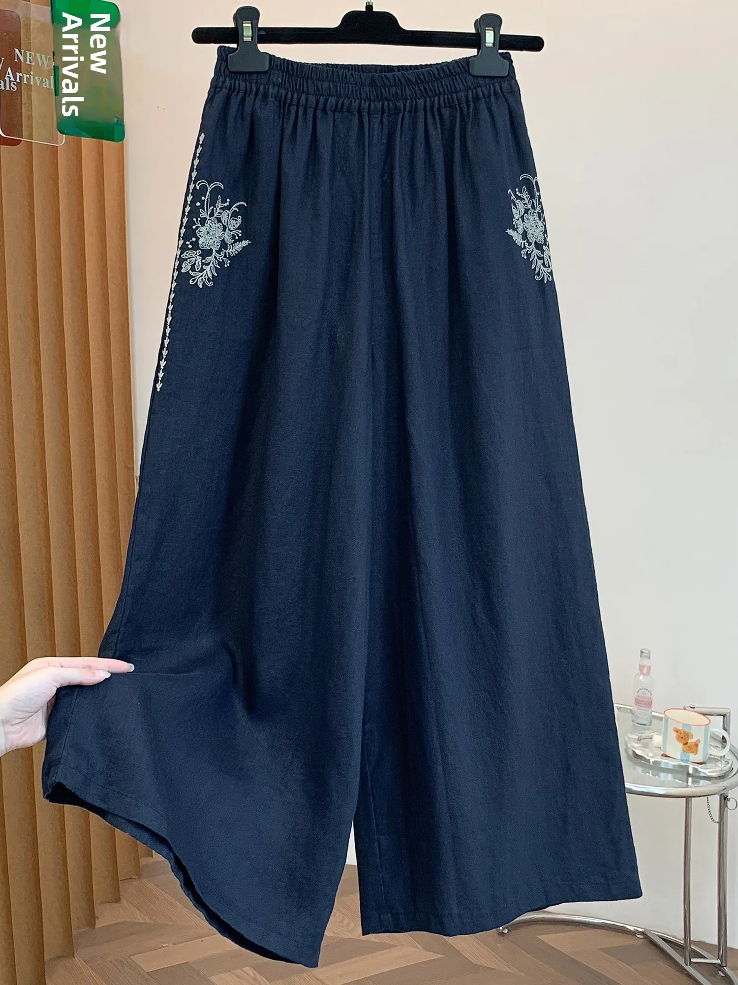 Retro Pure Color Embroidered Cotton Linen Wide Leg Pants Women Summer Elastic Waist Slimming Drape Casual Straight Leg Trousers
Retro Pure Color Embroidered Cotton Linen Wide Leg Pants Women Summer Elastic Waist Slimming Drape Casual Straight Leg Trousers