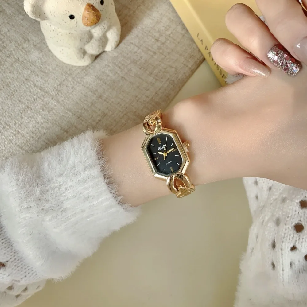 Elegant Alloy Quartz Watch Square Case Fashion Accessory Square Wristwatch Bracelet Clock Casual Occasion
Elegant Alloy Quartz Watch Square Case Fashion Accessory Square Wristwatch Bracelet Clock Casual Occasion