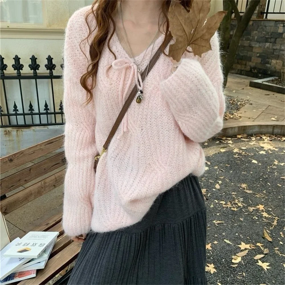 V-neck Lace-up Loose Casual Long-sleeved Sweater Women 2025 Spring Autumn New Korean Style Solid Pullover All Match Knitted Tops
V-neck Lace-up Loose Casual Long-sleeved Sweater Women 2025 Spring Autumn New Korean Style Solid Pullover All Match Knitted Tops