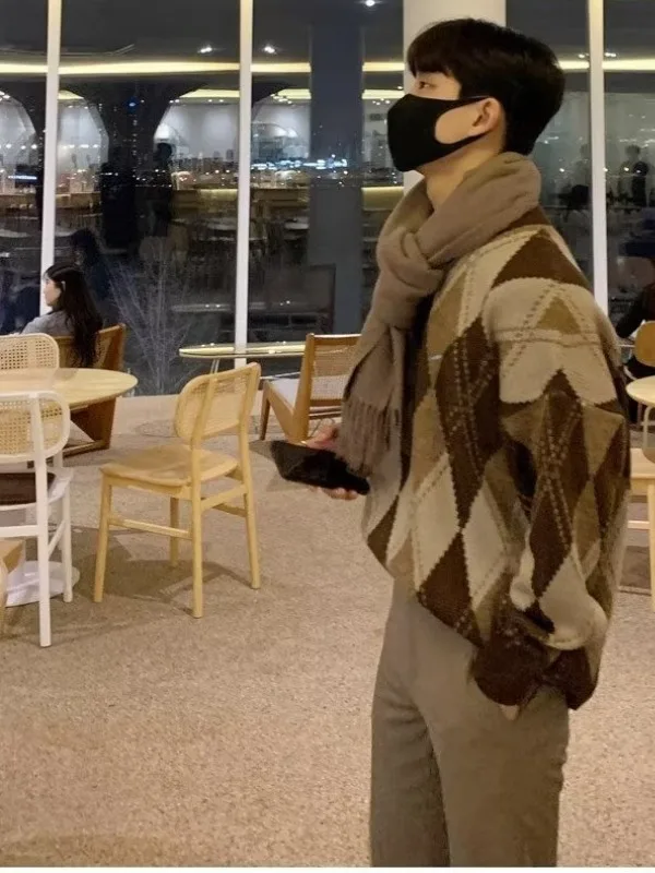 Casual round Ne Knitted Sweater Loose Fit Diamond Patterned Autumn Winter Men's Faion Overhead Coat Youth Leisure Sle
Casual round Ne Knitted Sweater Loose Fit Diamond Patterned Autumn Winter Men's Faion Overhead Coat Youth Leisure Sle