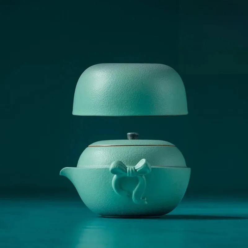 Travel tea set, portable outdoor tea set, express cup, high-end brewing tea, tea cup with bag, one pot and one cup.
Travel tea set, portable outdoor tea set, express cup, high-end brewing tea, tea cup with bag, one pot and one cup.