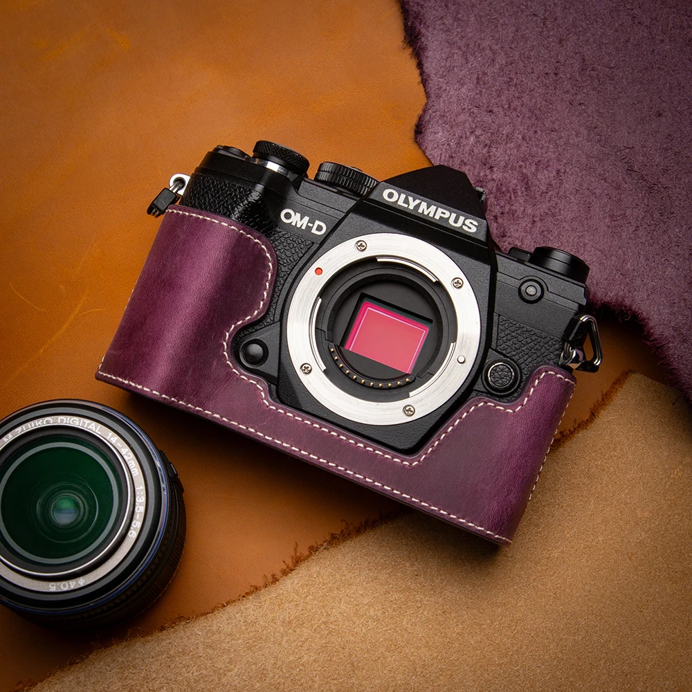 Retro E-M5 Camera Case Bag Protective Case for Olympus OM-D E-M5 Mark III E-M5 Case Handmade Genuine Leather EM5 III Camera Bag 
Retro E-M5 Camera Case Bag Protective Case for Olympus OM-D E-M5 Mark III E-M5 Case Handmade Genuine Leather EM5 III Camera Bag