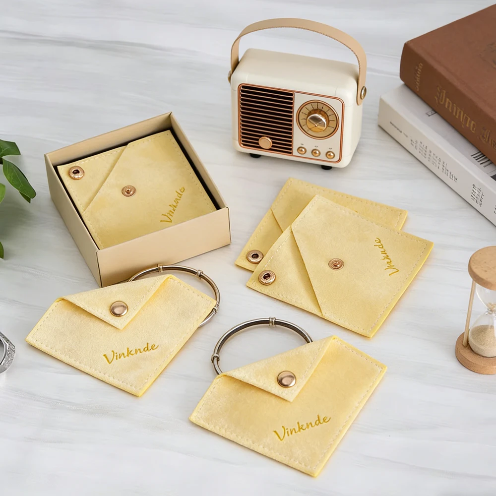 100pcs Microfiber Velvet Flap Jewelry Pouch for Earrings Necklaces Bracelets Rings Jewellry Packaging Pouch Snap Dust Gift Bags
100pcs Microfiber Velvet Flap Jewelry Pouch for Earrings Necklaces Bracelets Rings Jewellry Packaging Pouch Snap Dust Gift Bags