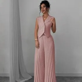 Women Sets Sleeveless Pleated Wide Leg Romper V Neck High Waist Maxi Tailored Jumpsuits Crop Flowing Ensemble Femmes
Women Sets Sleeveless Pleated Wide Leg Romper V Neck High Waist Maxi Tailored Jumpsuits Crop Flowing Ensemble Femmes