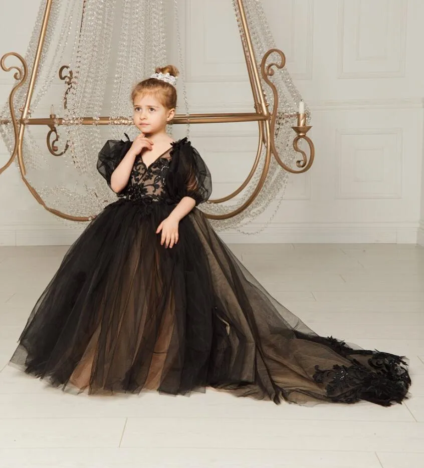 Black Toddler Dress Tulle Lace Flower Girl Dress for Wedding Short Puff Sleeves V Neck Baby Girl Birthday Party Gown
Black Toddler Dress Tulle Lace Flower Girl Dress for Wedding Short Puff Sleeves V Neck Baby Girl Birthday Party Gown