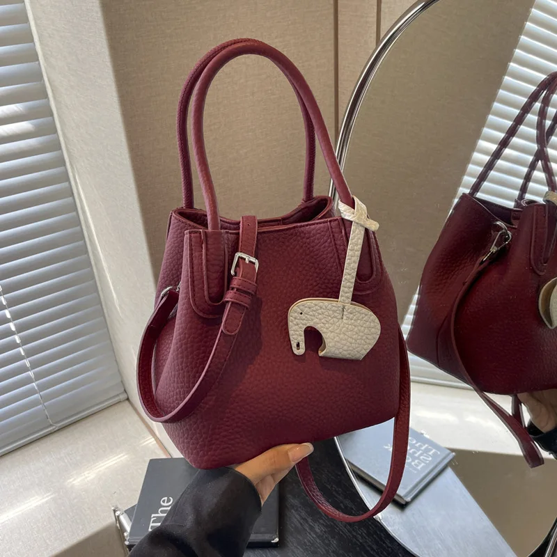 2025 Trendy Women's Bucket Bag Premium Crossbody Shoulder Purse Versatile Casual Handbag Fashionable Mini Tote Chic Accessory
2025 Trendy Women's Bucket Bag Premium Crossbody Shoulder Purse Versatile Casual Handbag Fashionable Mini Tote Chic Accessory