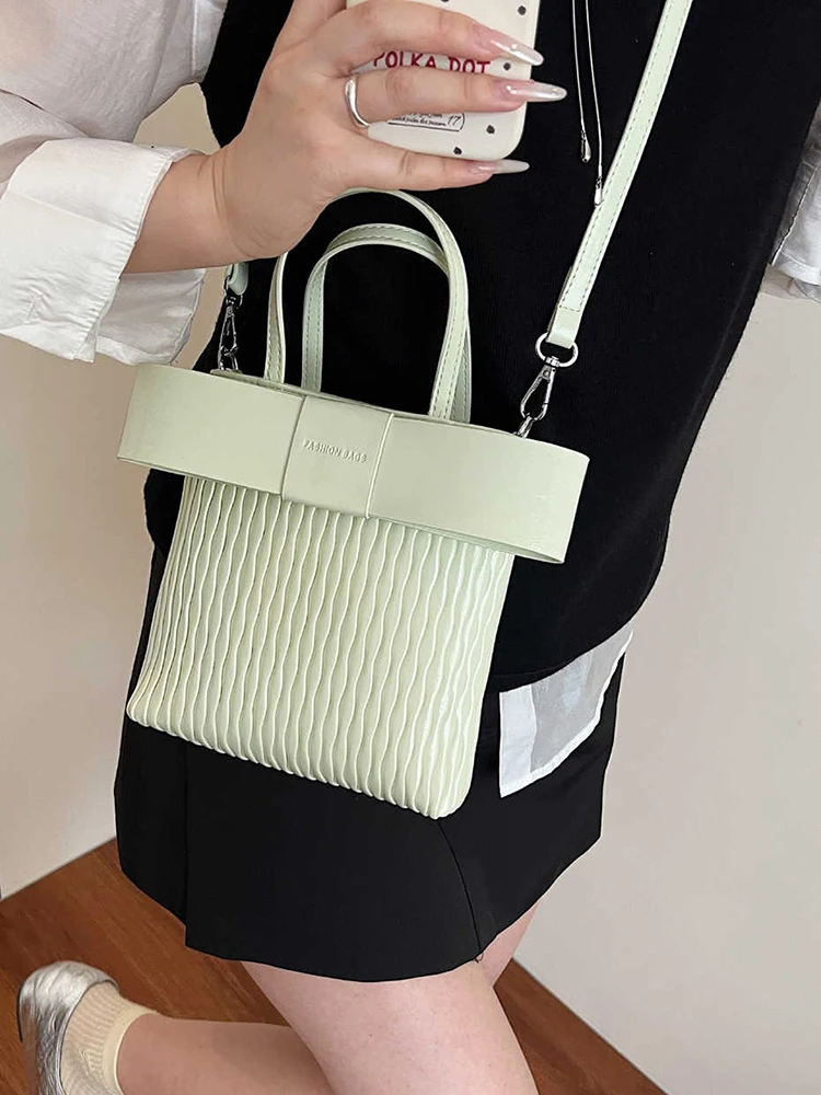 Light Luxury Elegant Women's Handbag Summer New Versatile Temperament Commute Crossbody Bags Fashion Niche Bucket Bags
Light Luxury Elegant Women's Handbag Summer New Versatile Temperament Commute Crossbody Bags Fashion Niche Bucket Bags