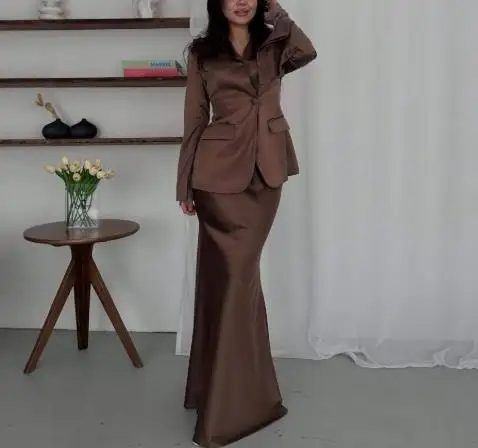 Осенне-зимний женский повседневный дизайн, приталенный модный темпераментный кружевной лоскутный костюм, куртка и атласная длинная юбка, комплект 
Осенне-зимний женский повседневный дизайн, приталенный модный темпераментный кружевной лоскутный костюм, куртка и атласная длинная юбка, комплект