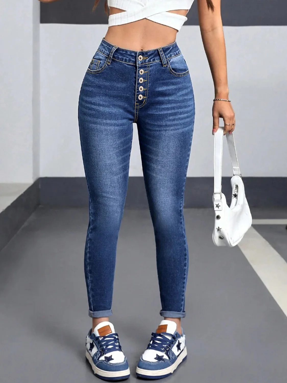 Женские джинсы больших размеров, темно-синие, на пуговицах, эластичные, узкие, в американском стиле, сексуальные и облегающие джинсы.
Женские джинсы больших размеров, темно-синие, на пуговицах, эластичные, узкие, в американском стиле, сексуальные и облегающие джинсы.