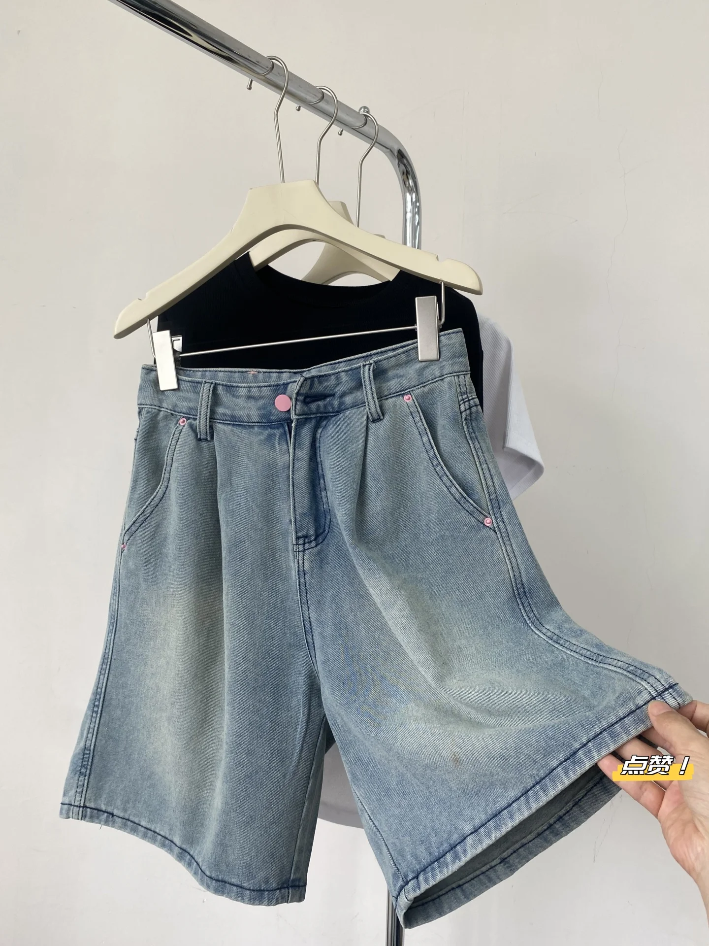 Light Blue High Waist Casual Wide Leg Jeans Shorts Women's Summer New Style Loose Slimming Five-Point Pants Casual Style
Light Blue High Waist Casual Wide Leg Jeans Shorts Women's Summer New Style Loose Slimming Five-Point Pants Casual Style