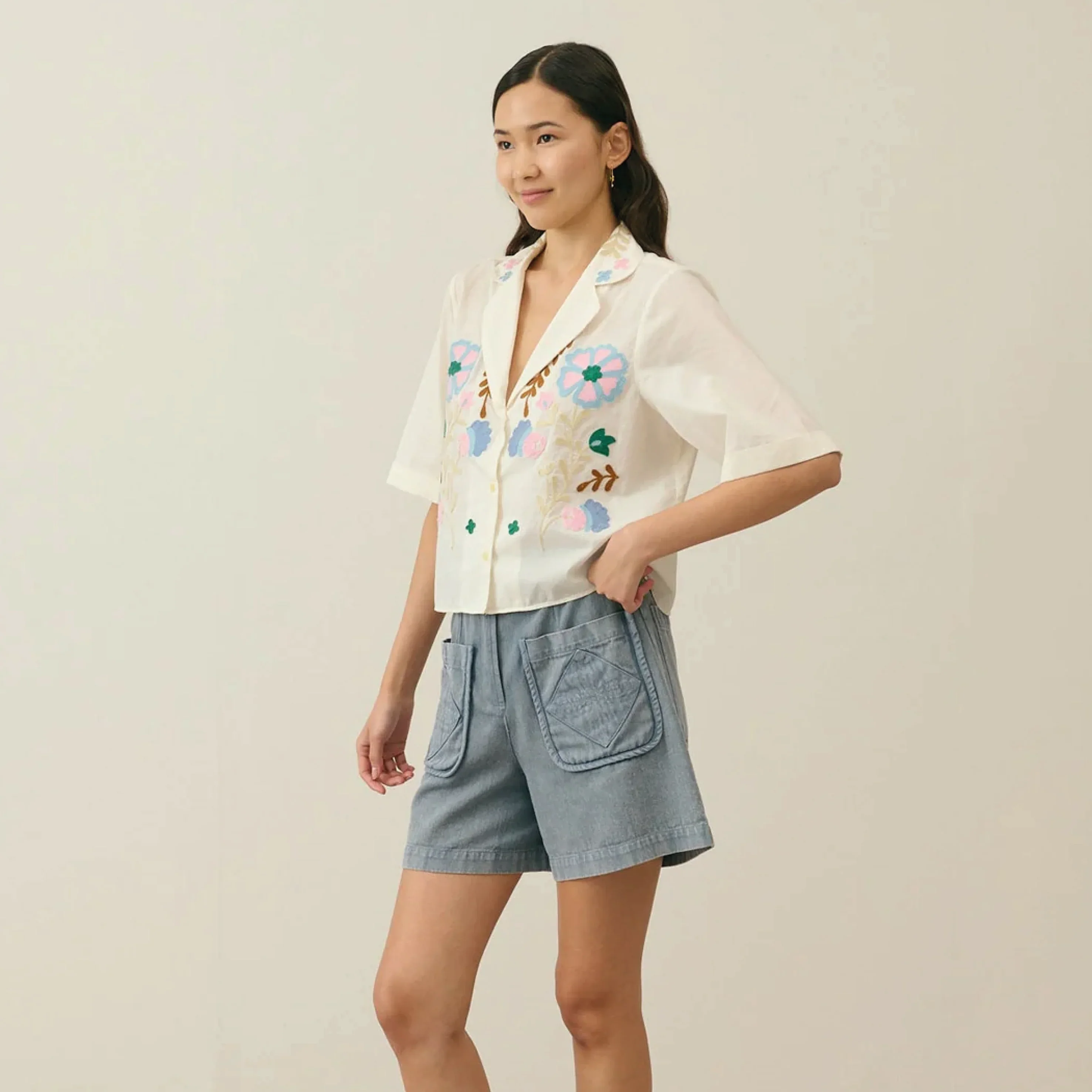 Paris Louis Embroidered Shirt Sweet Flower Print Turn-down Collar White Cotton Casual Style Loose Fit Women's Spring Shirt
Paris Louis Embroidered Shirt Sweet Flower Print Turn-down Collar White Cotton Casual Style Loose Fit Women's Spring Shirt