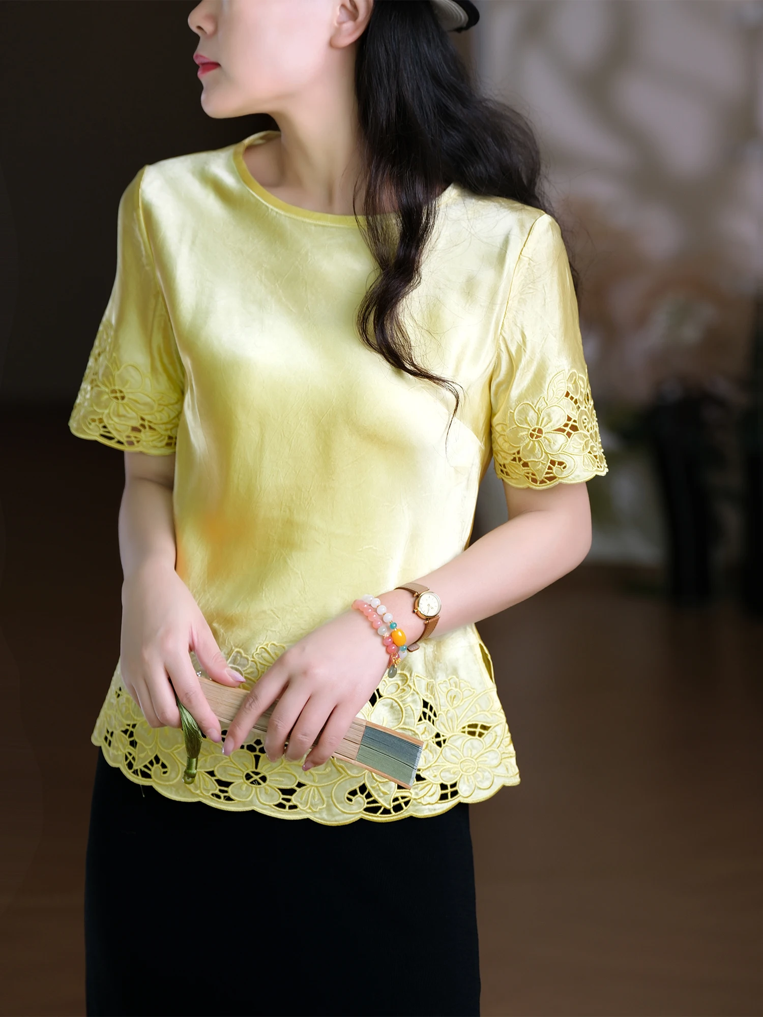 Elegant Embroidered Hollow out Acetate Silk Short Sleeve T-Shirt Comfortable Ladies Fashion Korean Style round Neck Top
Elegant Embroidered Hollow out Acetate Silk Short Sleeve T-Shirt Comfortable Ladies Fashion Korean Style round Neck Top