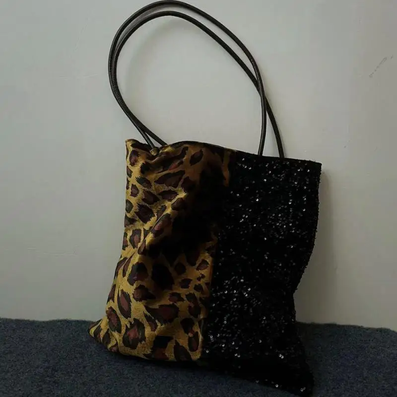 Autumn And Winter Fashion Original Retro Leopard Print Patchwork Sequin Shoulder Bag Sexy Personalized Tote Bag For Women Trendy
Autumn And Winter Fashion Original Retro Leopard Print Patchwork Sequin Shoulder Bag Sexy Personalized Tote Bag For Women Trendy