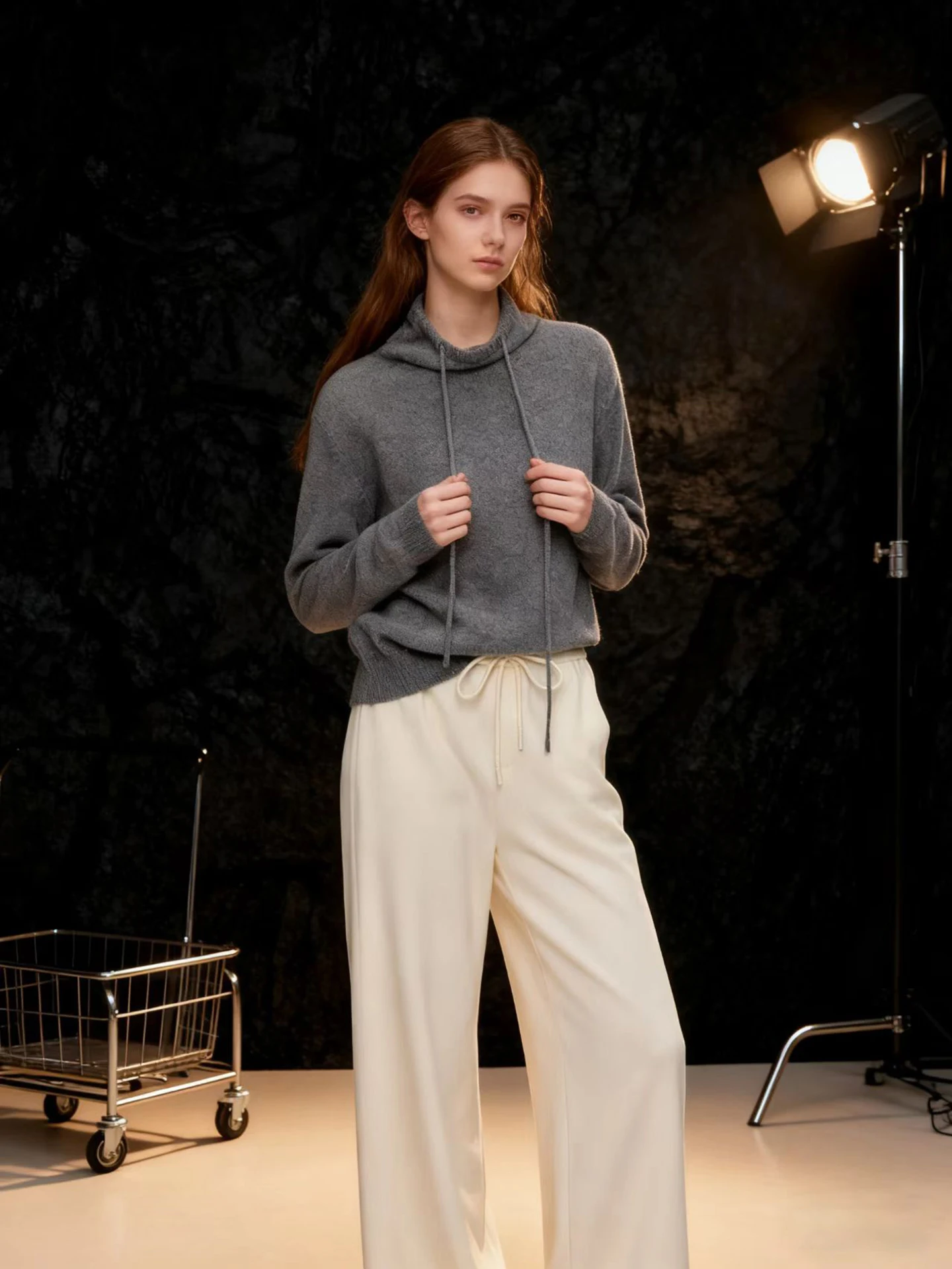 HUAAPPUW Grey Knitted Wool Sweater with Belt Half High Collar Women's Fashion Autumn Winter New Style Soft Nylon Blend Warm
HUAAPPUW Grey Knitted Wool Sweater with Belt Half High Collar Women's Fashion Autumn Winter New Style Soft Nylon Blend Warm