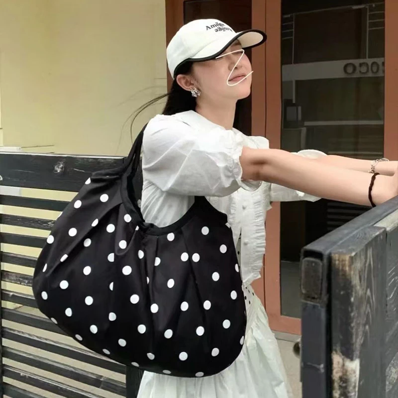 Minimalist Polka Dot Canvas Tote Bag Large Capacity Curved Underarm Shoulder Bag Women Soft Lightweight Shopping Shoulder Bag
Minimalist Polka Dot Canvas Tote Bag Large Capacity Curved Underarm Shoulder Bag Women Soft Lightweight Shopping Shoulder Bag