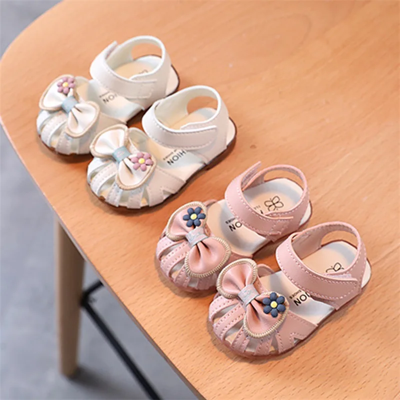Kids Baby Girls Summer Sandals Cute Floral Bow Princess Flat Shoes Closed Toe Toddler Walking Shoes 
Kids Baby Girls Summer Sandals Cute Floral Bow Princess Flat Shoes Closed Toe Toddler Walking Shoes