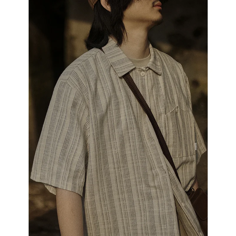 Antique striped shirt men's summer short-sleeved literary retro Japanese teenager wear shirt trend
Antique striped shirt men's summer short-sleeved literary retro Japanese teenager wear shirt trend