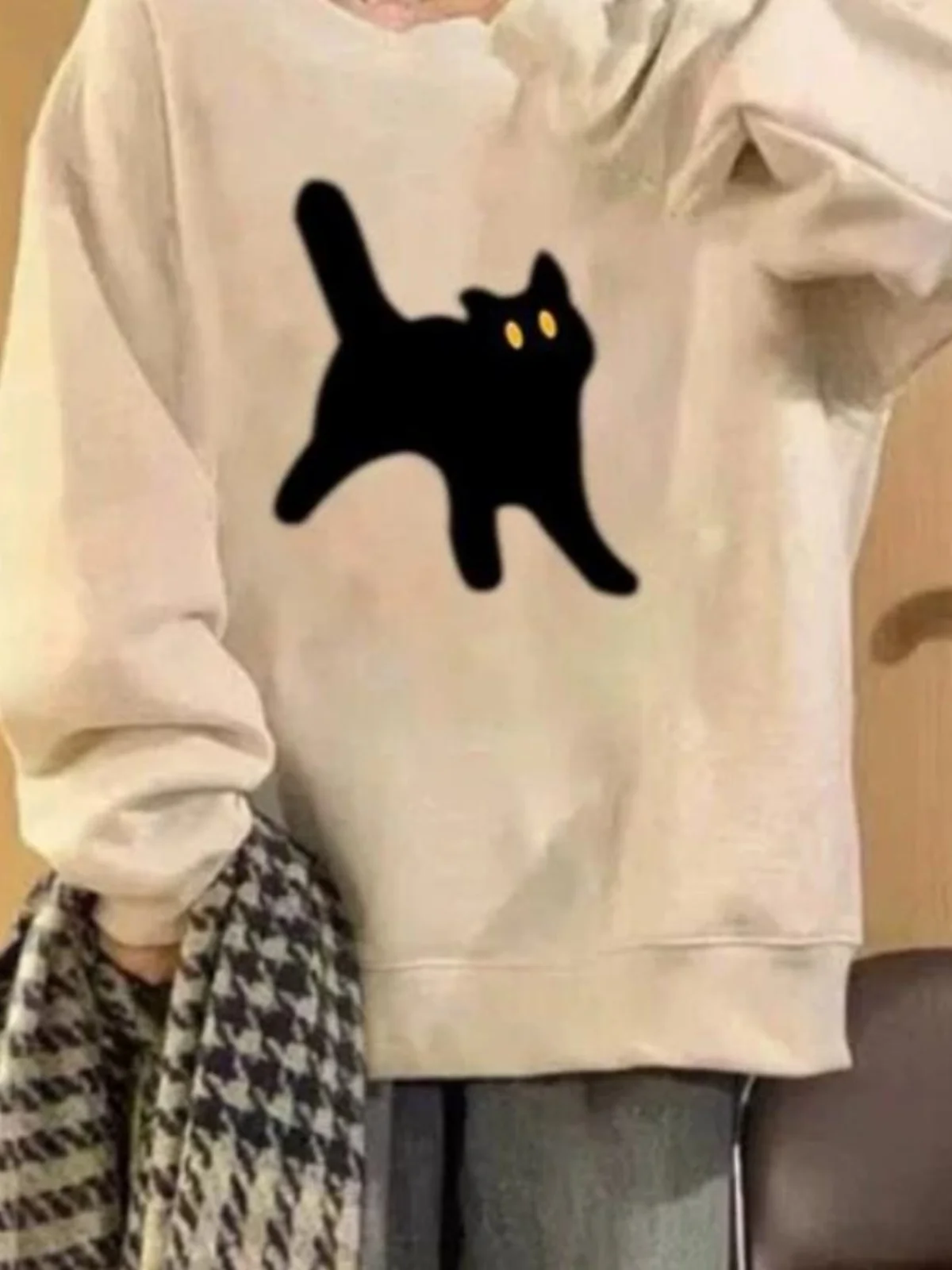 Женская толстовка оверсайз больших размеров с круглым вырезом, длинными рукавами, свободного кроя, удобная, с принтом, в корейском стиле, для повседневной носки, средней длины.
Женская толстовка оверсайз больших размеров с круглым вырезом, длинными рукавами, свободного кроя, удобная, с принтом, в корейском стиле, для повседневной носки, средней длины.