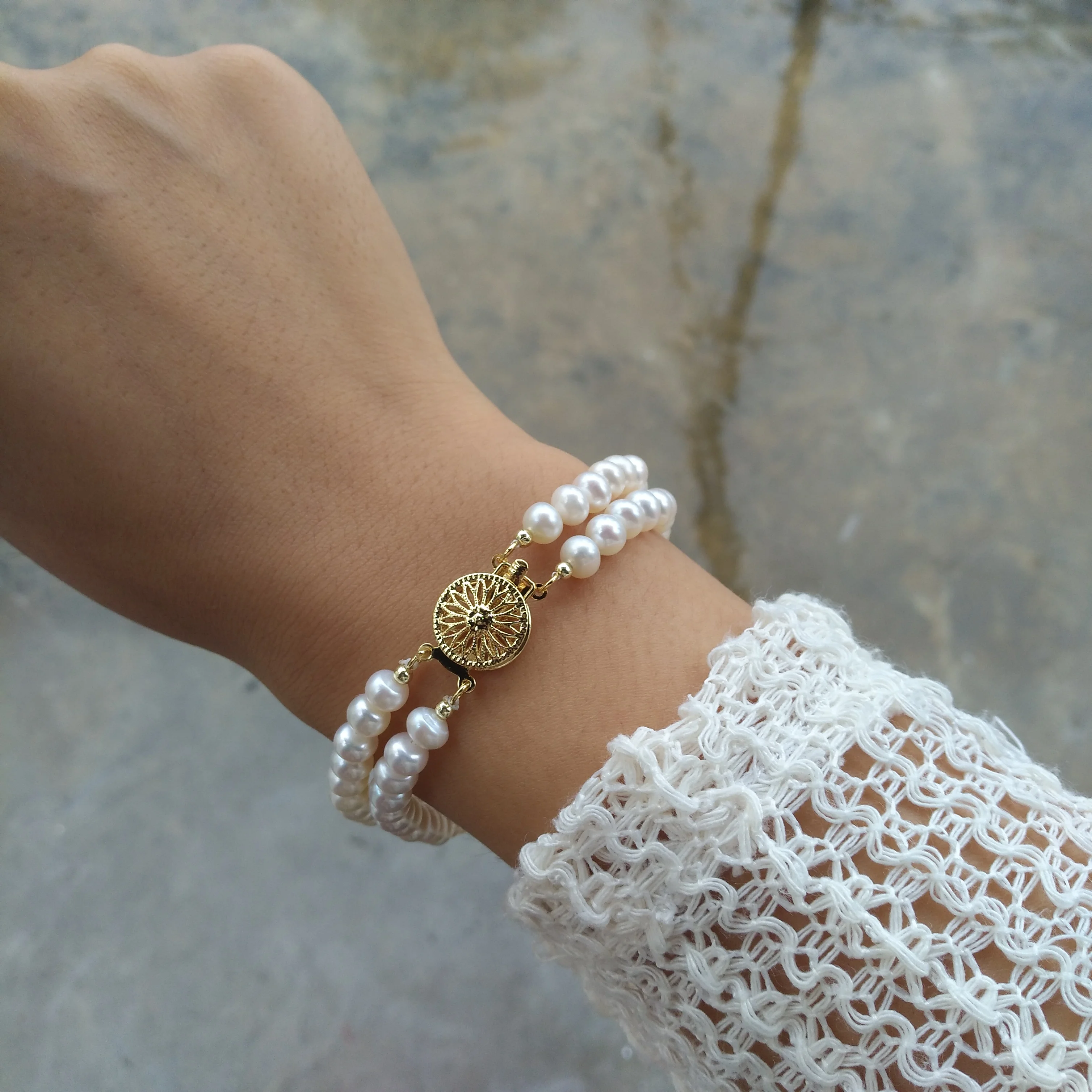 Design Pretty 2row Natural white akoya Pearl Station Beaded Bracelet 17cm Please see more photos with pearl details.
Design Pretty 2row Natural white akoya Pearl Station Beaded Bracelet 17cm Please see more photos with pearl details.