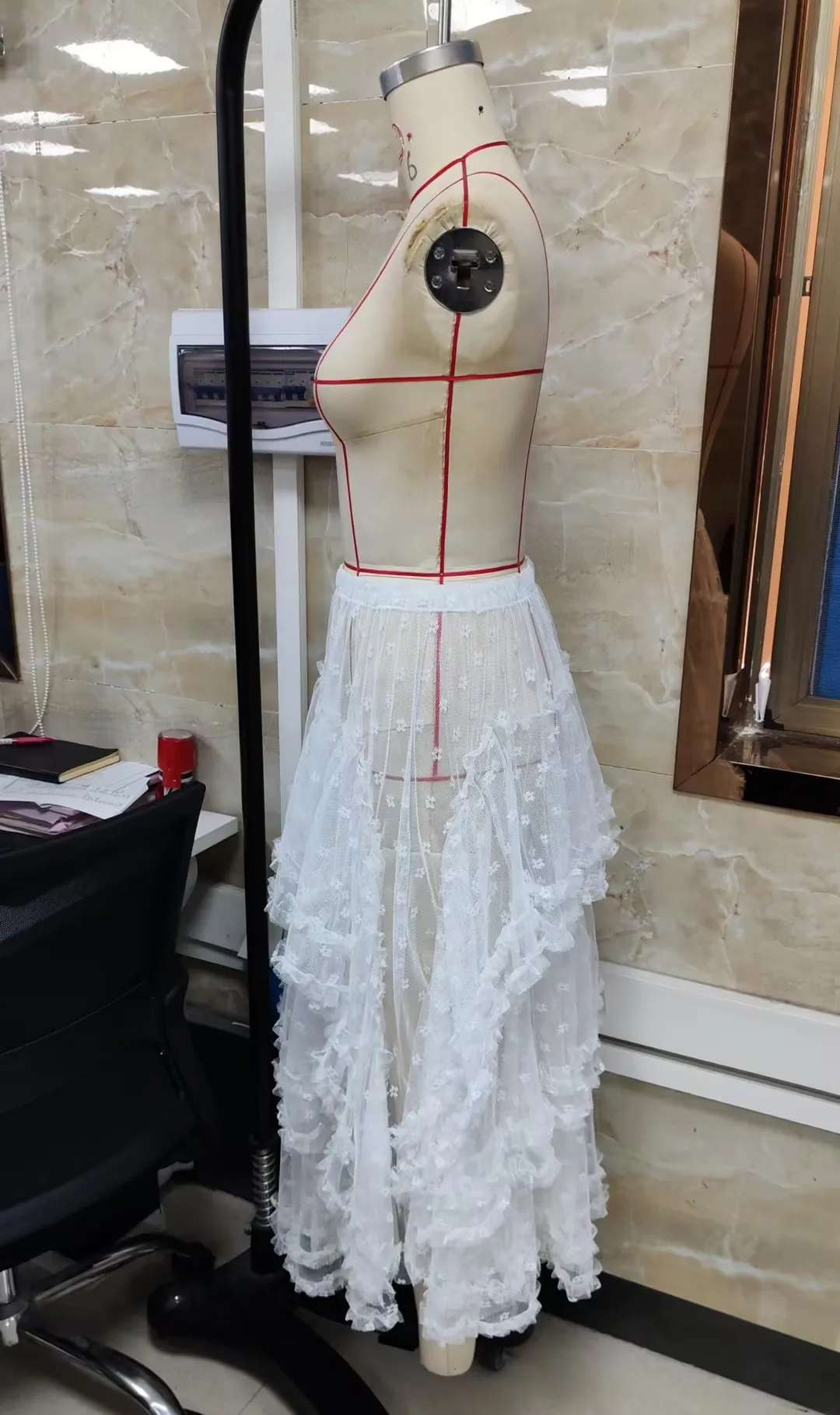Women's Lace Skirt Summer Elegant Floral Embroidery Tiered Semi Sheer Long Skirt for Beach Vacation
Women's Lace Skirt Summer Elegant Floral Embroidery Tiered Semi Sheer Long Skirt for Beach Vacation