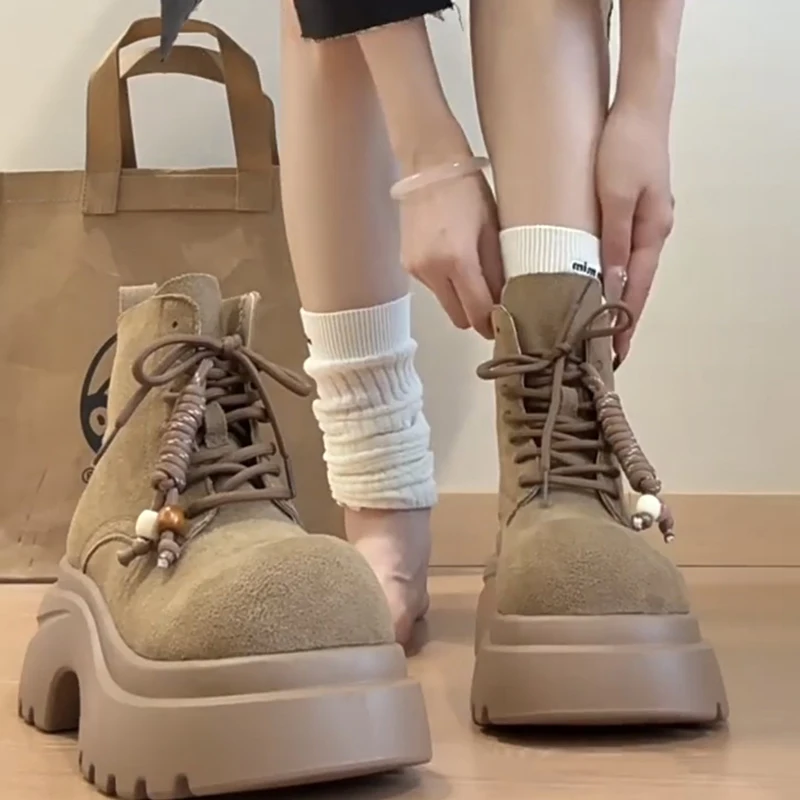 Женские мотоциклетные ботинки на толстой подошве, туфли на платформе в британском стиле, осенние современные короткие ботильоны Zapatos De Mujer
Женские мотоциклетные ботинки на толстой подошве, туфли на платформе в британском стиле, осенние современные короткие ботильоны Zapatos De Mujer