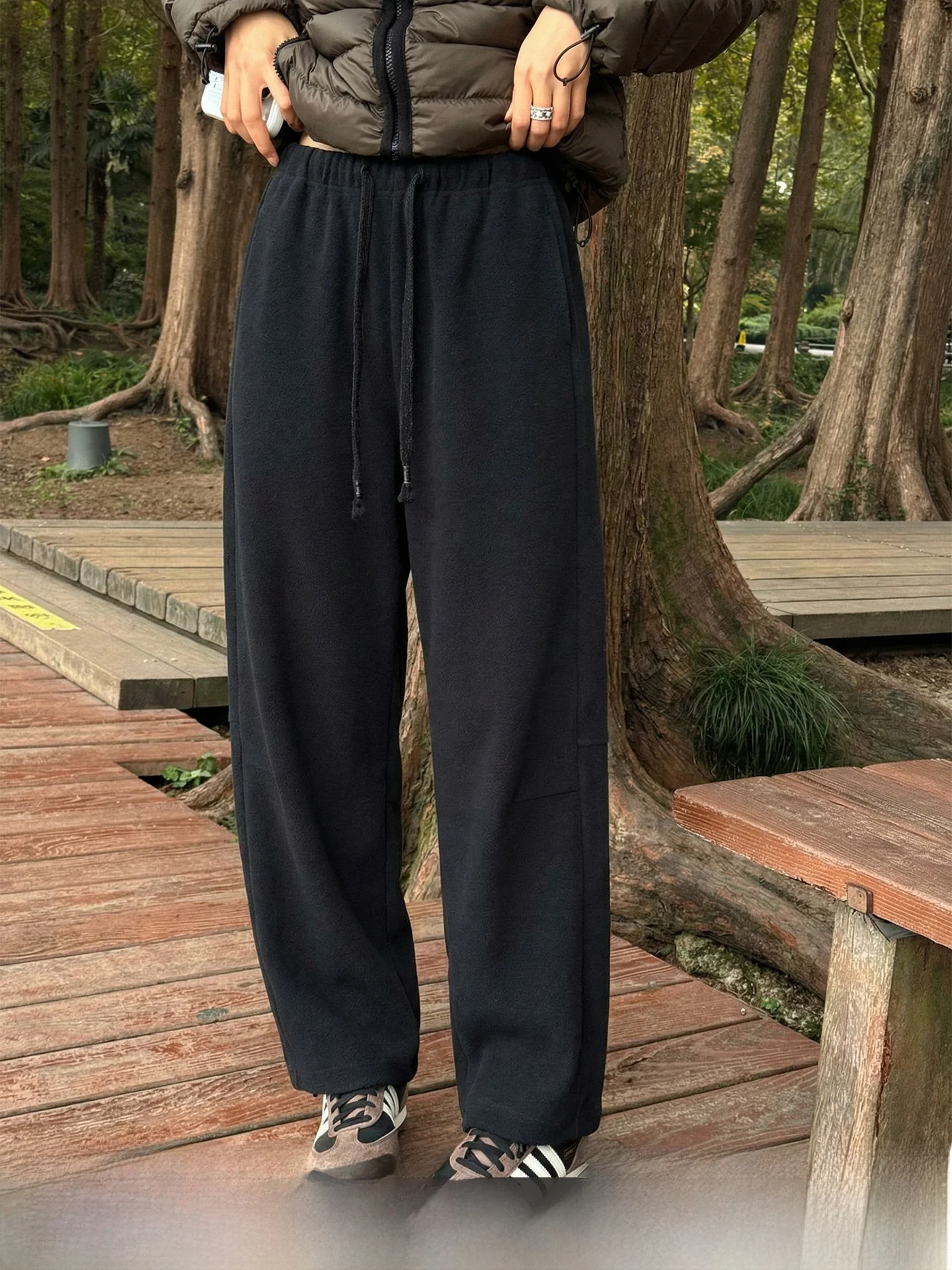 Langqing Dark Blue Woolen Wide Leg Casual Pants Loose Fit Thickened Winter New Arrival Women's Comfortable Breathable Trousers
Langqing Dark Blue Woolen Wide Leg Casual Pants Loose Fit Thickened Winter New Arrival Women's Comfortable Breathable Trousers